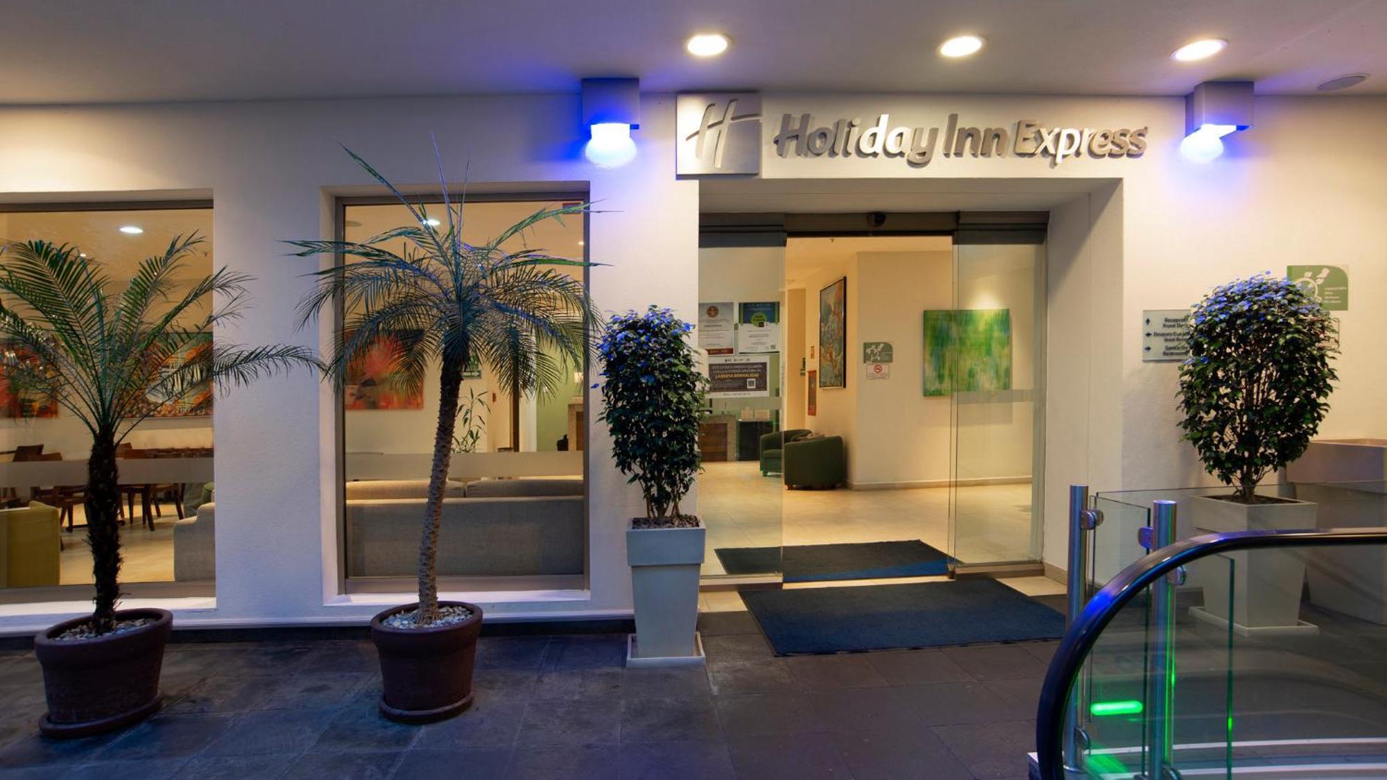 贾拉普快捷假日酒店 外观 照片